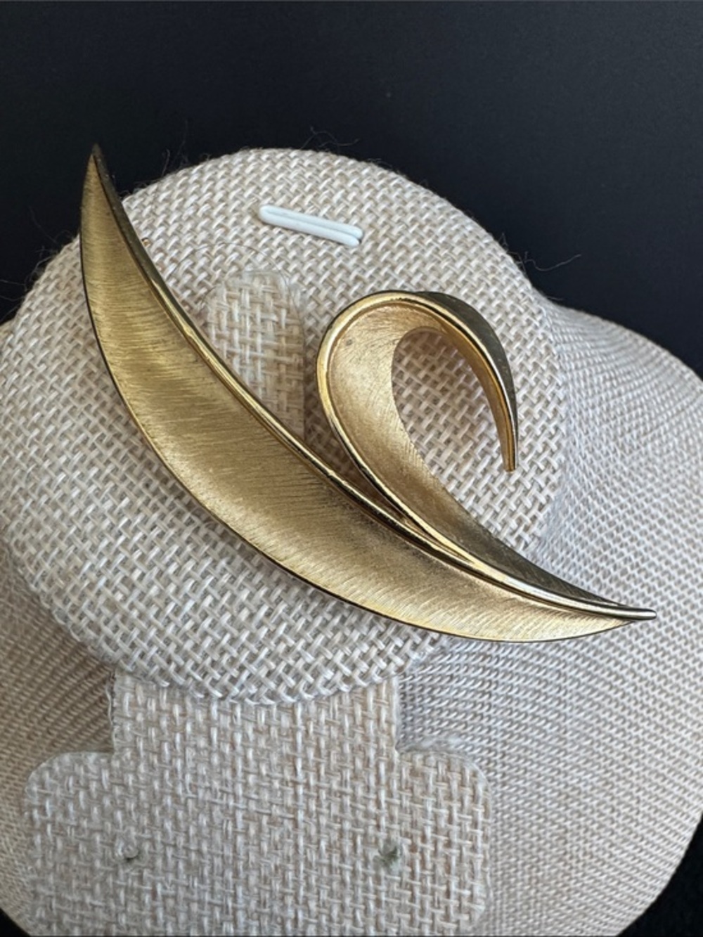 VTG Crown Trifari Brushed Gold Tone Split Leaf Brooch MCM 1950s 1960s